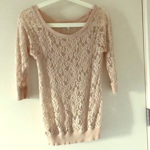 Cream colored lace 3/4 sleeve top